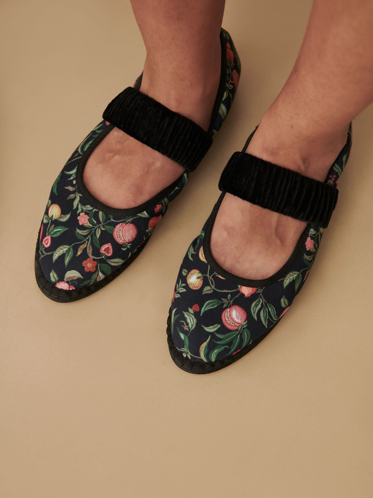 Flabelus x La Coqueta Woman Black Pomegranate Mafalda Mary Jane Shoes